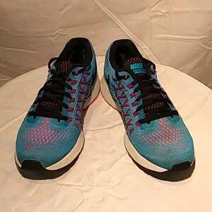 Nike Zoom Sneakers Size 7.